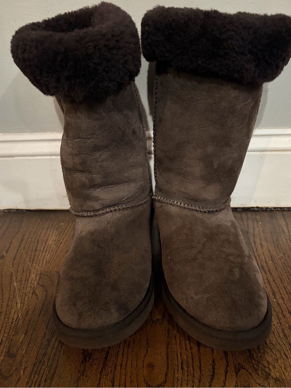 Classic Shearling-Lined Suede Boots in Dark Brown size 7